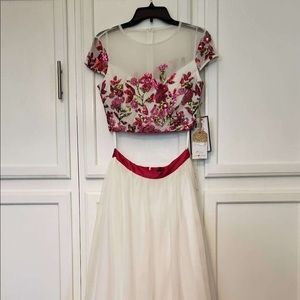 Beautiful 2 piece floor length prom dress!